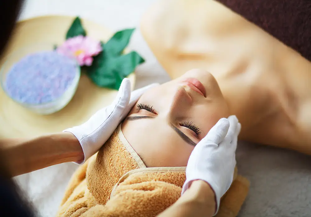 Rentouttava kasvohoito