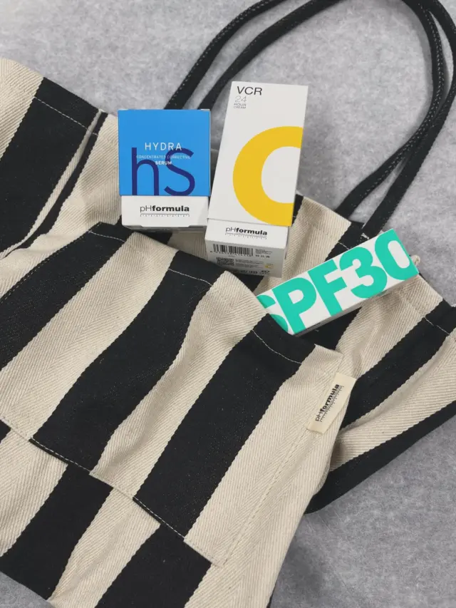 🌸Kesän pHformula kampanja on täällä🌸
Se yhdistää tehokkaan kotihoidon, antioksidanttisen tuen ja päivittäisen UV-suojan valmiiksi kokonaisuuksiksi pakattuna kauniiseen kesäkassiin!Valikoimassa kolme erilaista kokonaisuutta:
💛Kosteutus & suoja
VCR cream ja HYDRA serum -> Ihanteellinen herkälle, pintakuivalle tai reaktiiviselle iholle, joka kaipaa vahvistusta ja mukavuutta.
☀️ U.V. protect SPF30 voide 0€
👜 Kesäkassi 0€🧡Kirkastus & hehku
VITA C cream ja VITA C serum -> Täydellinen valinta samealle, väsyneelle tai epätasaiselle iholle kesän valoon!
☀️U.V. protect SPF30 voide 0€
👜 Kesäkassi 0€💜Tasapaino & kirkastuminen
VITA B3 cream ja MELA serum -> Erinomainen valinta epätasaiselle, pigmentaatioon taipuvaiselle tai tulehtuneelle iholle.
☀️U.V. protect SPF30 voide 0€
👜 Kesäkassi 0€Klikkaa oma ostosvartti ajanvarauksesta ja tule nappaamaan oma kesäkassi!
Tuotteita rajoitettu määrä!#tkbodybalance #phformula #kesäkampanja #ihonhoito @phformulafinland