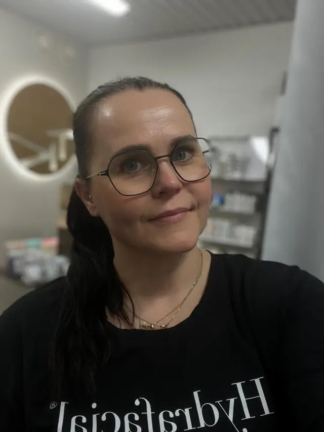 Tea ja TK Body Balance lomailee 20.-29.3. ☀️⛷️
Maanantaina 30.3. jatketaan taas normaalisti.
Kevätsesonki on nyt käynnistynyt etuajassa joten nappaa oma aikasi hyvissä ajoin!! Ajankohtaisia hoitoja ovat tietysti talven jälkeen esim. kasvohoidot 💆🏻‍♀️💆🏻‍♂️(ihon kuorinta, puhdistus ja kosteutus), sokeroinnit 🍯ja jalkahoidot 👣
#tkbodybalance #ihonhoito #hydrafacial #kesätulee